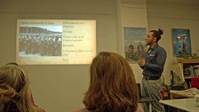 Photo 6 on the occasion of the poetry evening “Poèmes embarbelés – Poems Behind Barbed Wire” as part of German-French Week on January 27, 2025, at the Institut français Dresden.