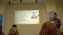 Photo 8 on the occasion of the poetry evening “Poèmes embarbelés – Poems Behind Barbed Wire” as part of German-French Week on January 27, 2025, at the Institut français Dresden.