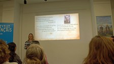Photo 9 on the occasion of the poetry evening “Poèmes embarbelés – Poems Behind Barbed Wire” as part of German-French Week on January 27, 2025, at the Institut français Dresden.