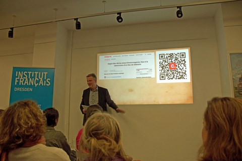 Photo 11 on the occasion of the poetry evening “Poèmes embarbelés – Poems Behind Barbed Wire” as part of German-French Week on January 27, 2025, at the Institut français Dresden.