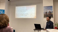 Photo 1 on the occasion of the poetry evening “Poèmes embarbelés – Poems Behind Barbed Wire” as part of German-French Week on January 27, 2025, at the Institut français Dresden.