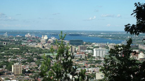 Aussicht auf die Stadt Montreal von einer erhöhten Stelle