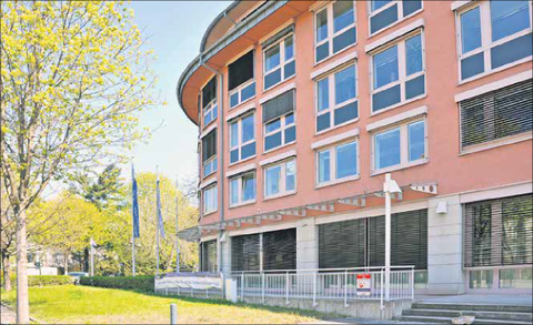 Foto des Gebäudes Wiener Straße 48 der Fakultät Sprach-, Literatur- und Kulturwissenschaften der TU Dresden.