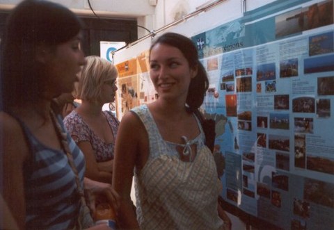 Besuch von Denis Bédard im Cifraqs 2006: Studierende vor den Ausstellungstafeln.