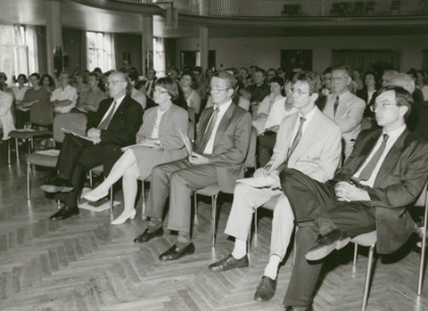 Eröffnung des CIFRAQS 1994, hier: Publikum im Festsaal der Mensa der TU Dresden