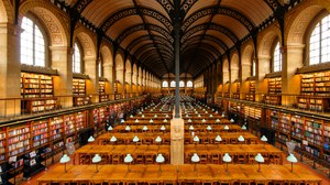 Bibliothèque Sainte-Geneviève, Paris, Salle de lecture vue de la galerie est By Marie-Lan Nguyen - Own work, CC BY 2.0 fr, https://commons.wikimedia.org/w/index.php?curid=14961970