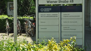 Außenschild Wiener Straße 48