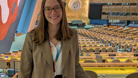 Jessica Kaune im Plenarsaal der Vereinten nationen