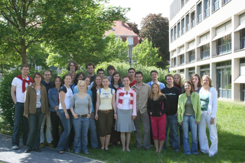 Foto der Alumni des Jahrgangs IB 2003 (2006)