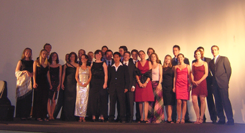 Foto der Alumni des Jahrgangs IB 2001 (2004)