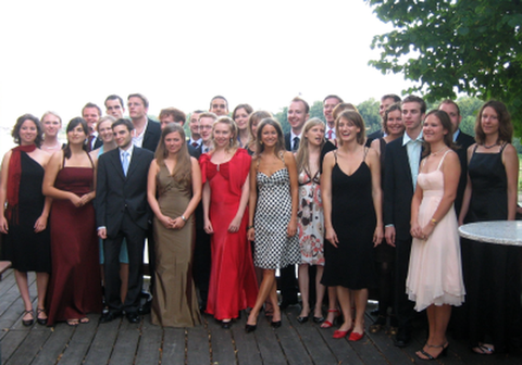 Foto der Alumni des Jahrgangs IB 2004 (2007)