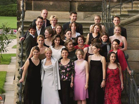 Foto der Alumni des Jahrgangs IB 1999 (2002)