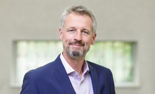 Portraitfoto von Alexander Kemnitz