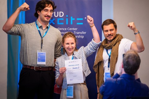  winning team SaxonLi @ Excite Summer School