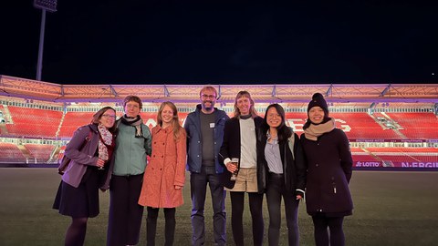Foto der Teams, aufgenommen im Fußballstadion in Nürnberg während der NaMa Tagung