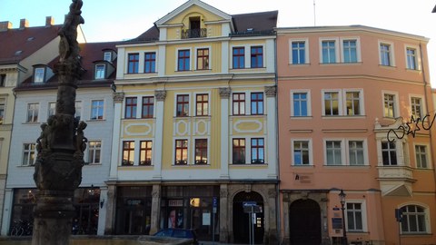 Blick auf die Gebäude der IHI