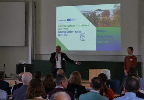 Prof. Eckert bei seinem Vortrag über das Projekt ERNILAC beim Alumnitreffen des IHI Zittau