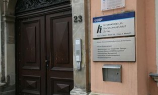 Barocke Eingangstür des IHI Zittau
