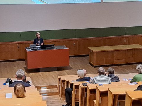 Prof. Staudinger bei der Laudatio für Prof. Kühl