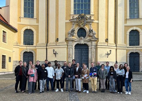 Das Projektteam von ERNILAC vor der Wallfahrtskirche von Hejnice