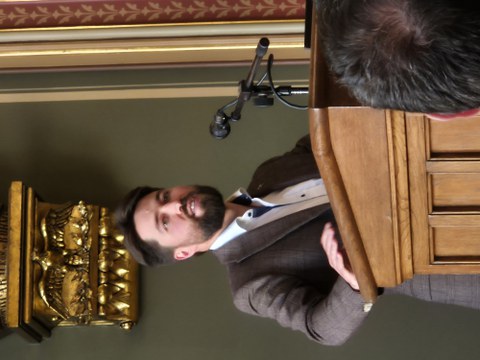 Dr. Alexey Alekseenko von UNU-Flores bei seinem Vortrag am Rednerpult.