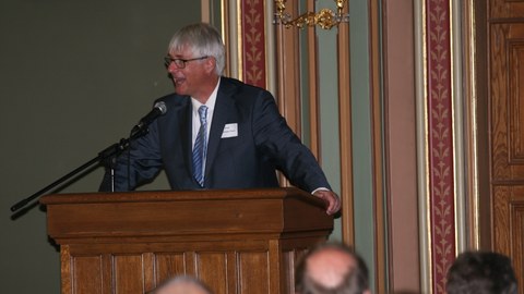 Prof. Thorsten Claus, Direktor des IHI Zittau, spricht am Rednerpult