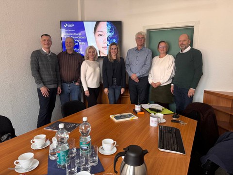 Kooperationsgespräch mit der TU Kharkiv: Alle Teilnehmenden stehen beisammen.