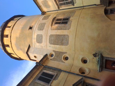 Burgfried im Innenhof der Burg Grabštejn