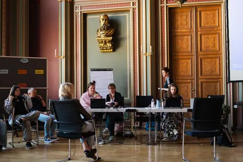Sitzung des Projekts Youth Vision Action im Bürgersaal des Zittauer Rathauses