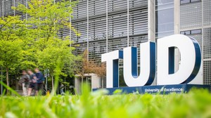 TUD in front of central lecture hall