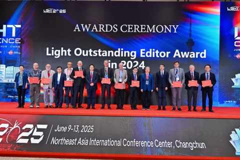 9. Light优秀编委.jpg
