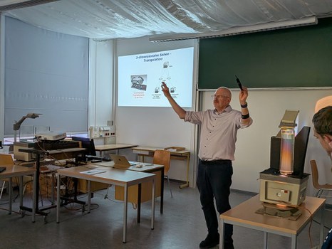 Prof. J. Czarske: 3-dimensional vision – triangulation