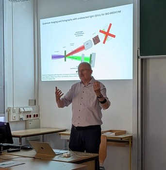 Prof. J. Czarske introducing Quantum Imaging