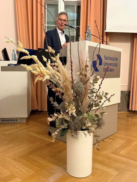 W. Bay Foundation’s board memeber and former Head of Research at Sick AG (Freiburg) open the award ceremony
