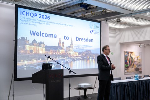 Jan Meyer eröffnet die Konferenz