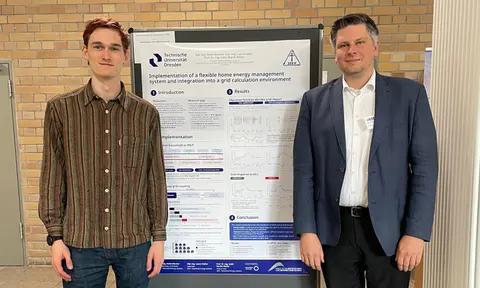 Prof. Wolter mit Studenten Malte Wischer