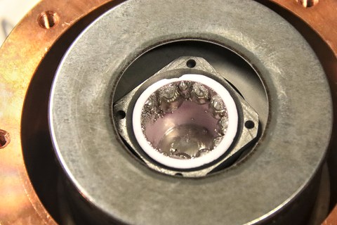 Ein indirekter thermischer Verdampfer mit Keramiktiegel