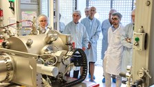 Labortour im Vakuumlabor bei der SciaMill anlage