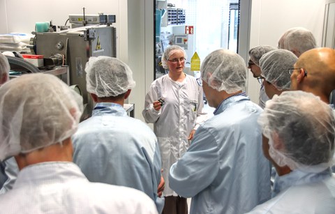 Labortour im Vakuumlabor