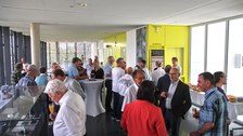 Vorraum des Vortragssaal beim Werner-Hartmann-Bau. Der Sektempfang finder statt.