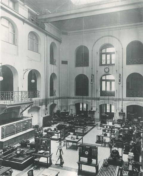 Maschinensaal des Elektrotechnischen Instituts um 1911/1912
