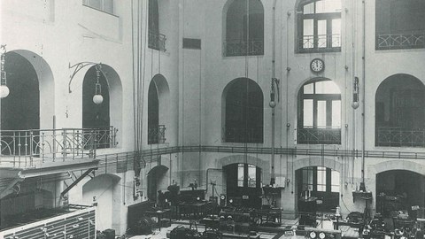 Maschinensaal des Elektrotechnischen Instituts um 1911/1912