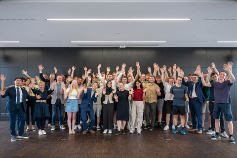 Gruppe von jungen Menschen im Austauschprogramm