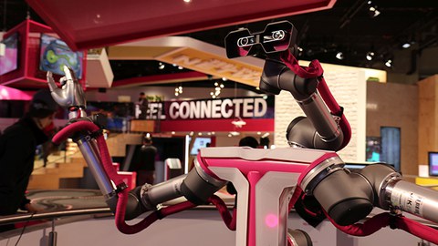 Der Zweiarmroboter, den das 5G Lab Germany auf dem Mobile World Congress 2017 in Barcelona präsentiert hat.