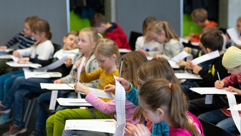 Kinder in der Forschungswerkstatt Informatik