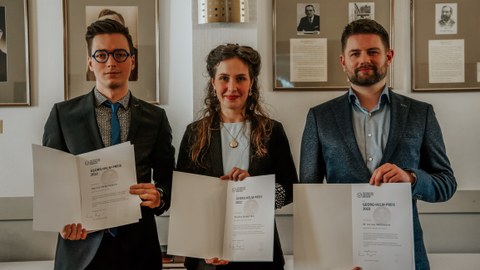 Preisträger Georg Helm Preis 2022, v.l.n.r.: Philipp Hanisch, Rosanna Rödiger, Dr. Matthias Jost
