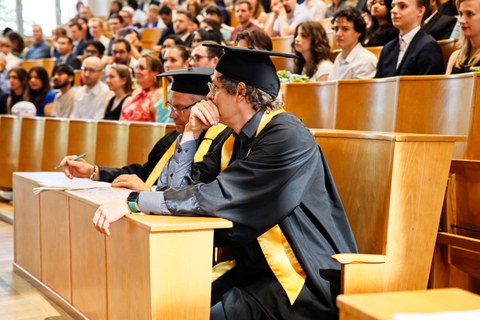 Absolventenverabschiedung der Fakultät Informatik im Schönfeldhörsaal am 19.Juni im Rahmen von OUTPUT.DD, Studiendekan und Prof.Aßmann mit Talarim Vordergrund