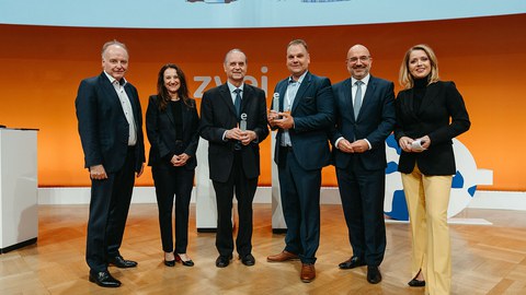 Electrifying Ideas Award 2025-Verleihung auf dem eSummit 2025, 3.v.l. Prof. Klaus Kabitzsch