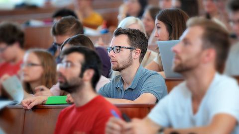 Studierende im Hörsaal