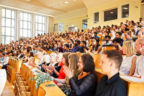 Absolventenverabschiedung im Schönfeldhörsaal am 19.06.2025